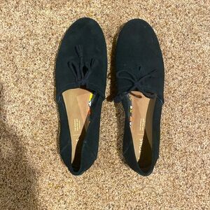 Tom’s suede size 11